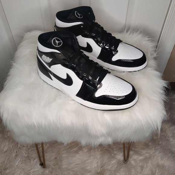 *SOLD*Jordan 1 "Carbon Fiber" Retro Mid Sz 11 & 13 - Picture 2 of 8